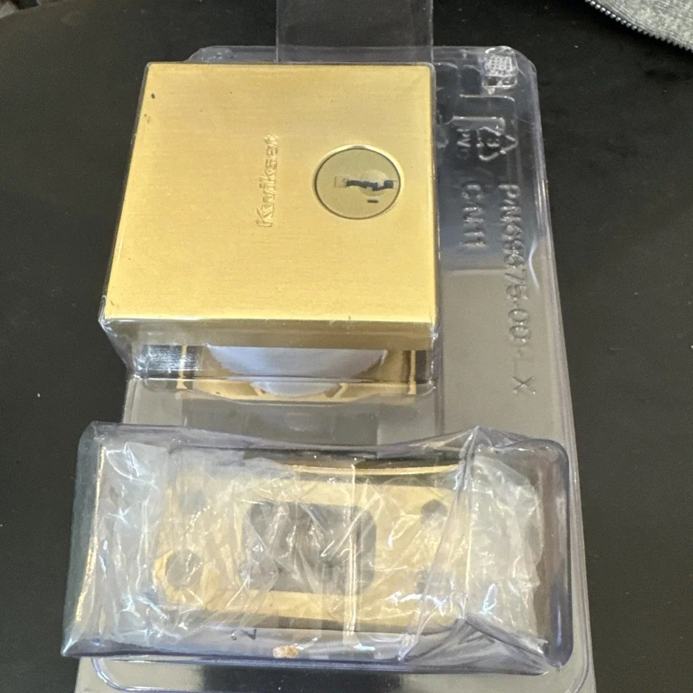 Kwikset Downtown Square Deadbolt Lock Satin Brass SmartKey 92580-033 Single‎ Cyl